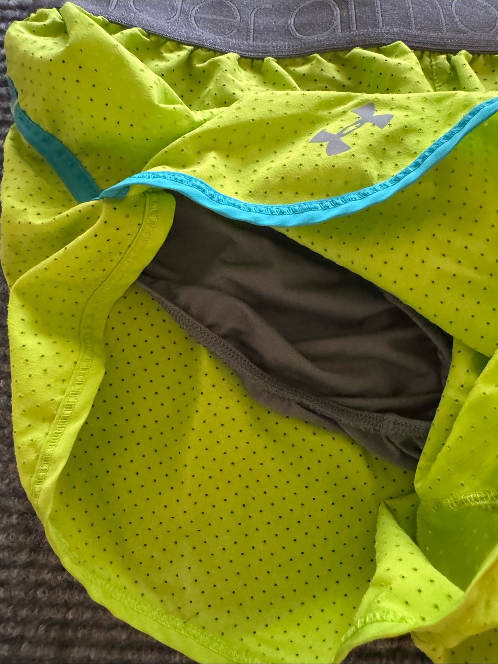 Lot of 2 Under Armour Women's Running shorts running, hiking Women's Medium - Picture 15 of 15
